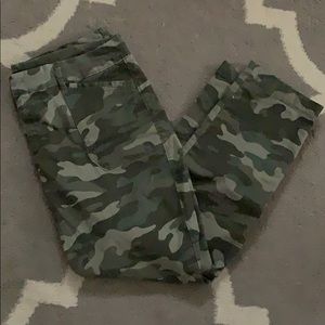Old Navy camouflage pixie pants. Size 16